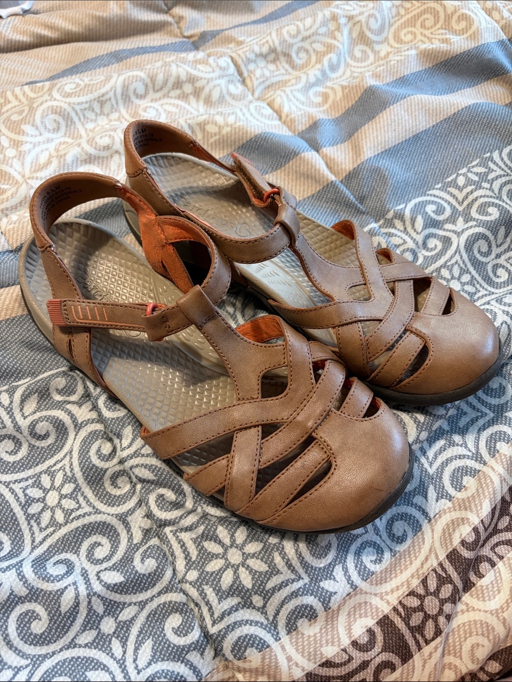 BareTraps Women's Fayda Closed Toe Walking Strappy Sandals Size 8.5